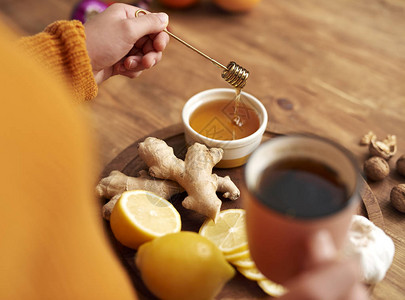 蜂蜜柠檬和生姜温茶图片