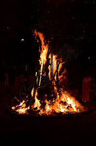 Holi节前夕的Bonfire象征着破坏士气的背景图片