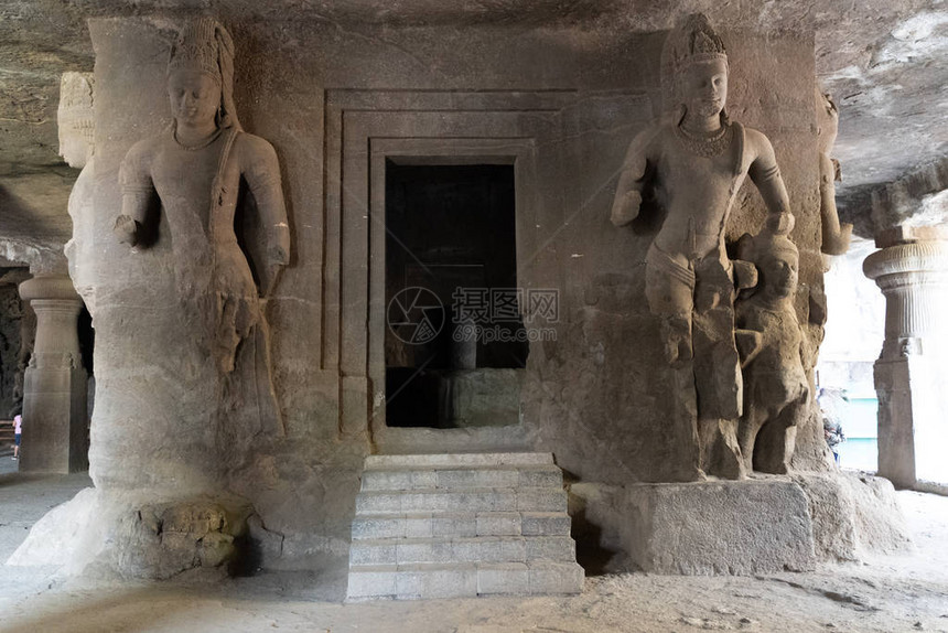 印度孟买邦拜加拉普里岛大象洞穴废墟上图片