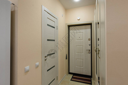 走廊水门和卫生间门的看法图片