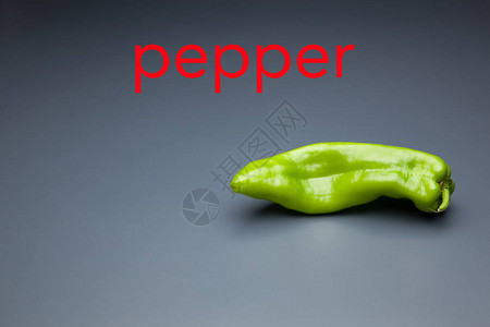 一个简单的绿色胡椒充满背景图片