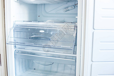 破碎的冰箱解冻的冰箱图片