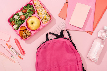 背包带粉红色背景食物和图片
