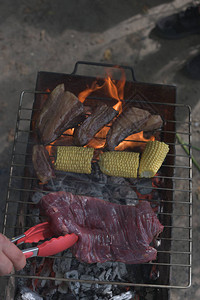 SkertSteakMachete是最美味和最不寻常的牛排之一它是从隔膜上切下来的背景图片