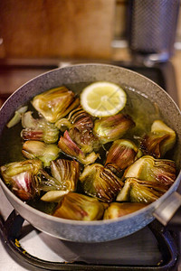 意大利煮的洋菊花健康的厨房图片