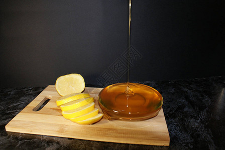 早餐切片柠檬和蜂蜜图片