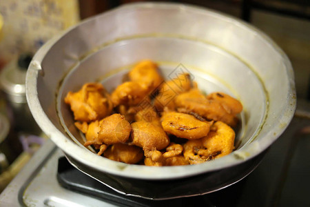 印度自制土豆和洋葱蛋白面或Bhajji图片