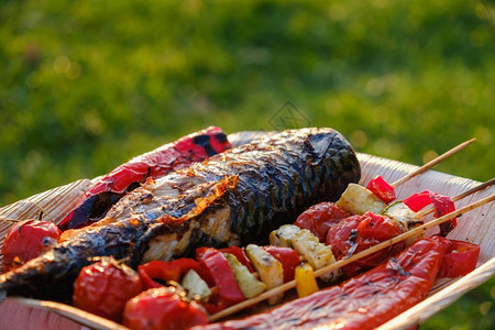鱼鲭烧烤食物熟晚餐午烤图片