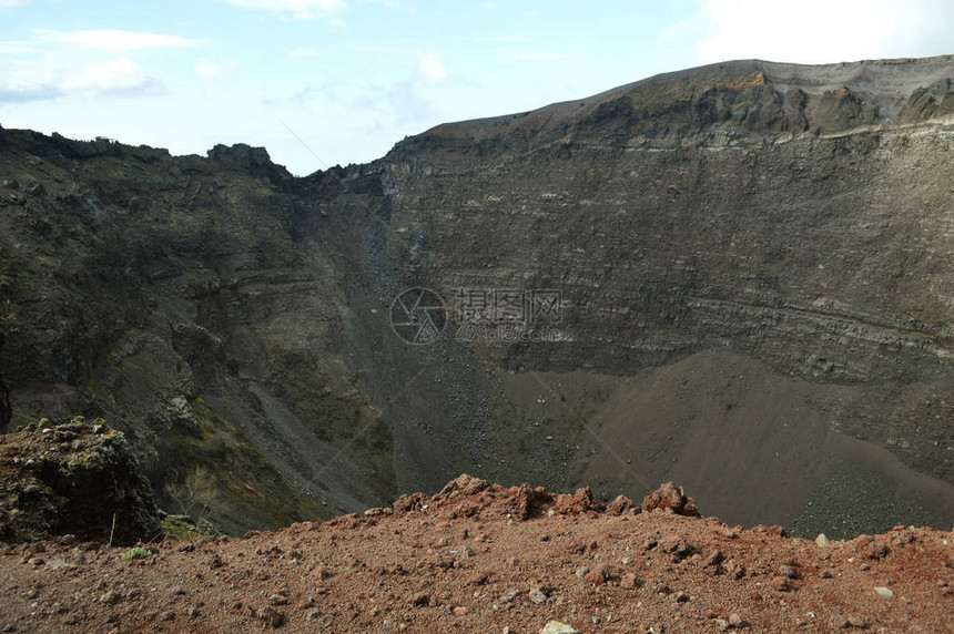 维苏威火山巨大火山口的视图图片