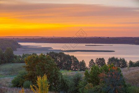白俄罗斯布拉斯劳湖公园美景图片
