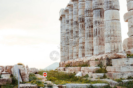 苏尼翁角波塞冬神庙的柱子背景图片