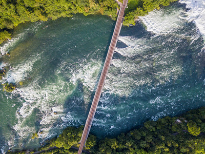 瑞士莱茵河铁路桥的鸟瞰图图片