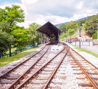 窄轨遗产铁路旅游景点老式火车莫克拉戈站图片