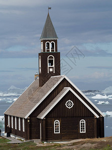 在格陵兰建造的一座传统的木制教堂图片