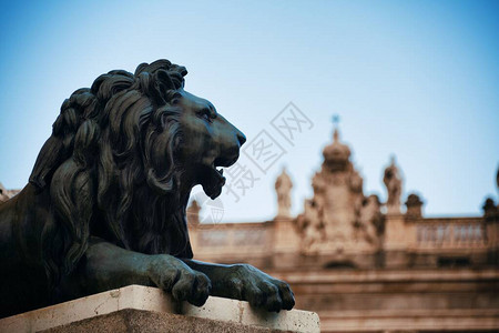 狮子雕像在西班牙马德里图片