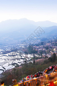 云南元阳梯田的空中壮丽景色图片