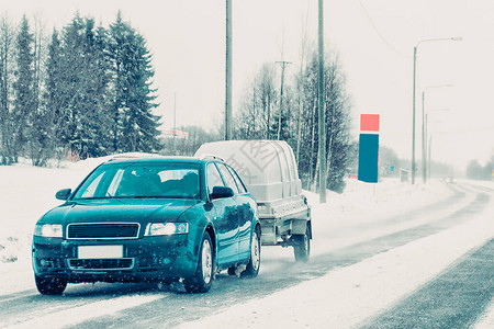 在芬兰冬季拉普兰罗瓦涅米的路上挂图片