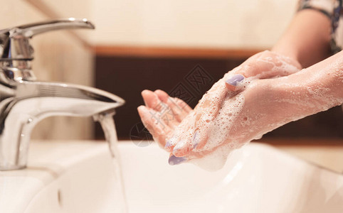 预防科罗纳用肥皂洗手抗菌图片