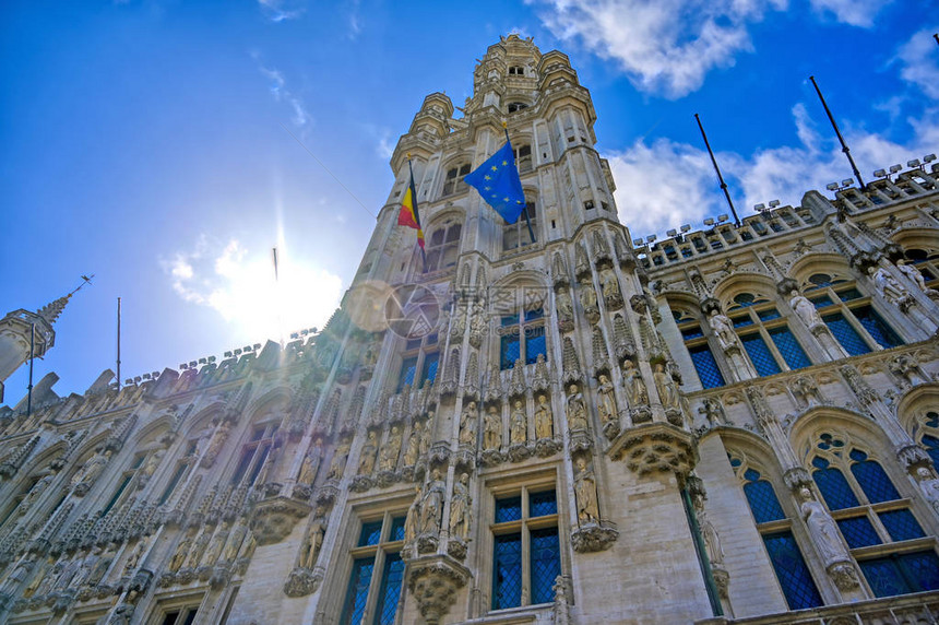 布鲁塞尔市政厅是一座中世纪的哥特式建筑图片