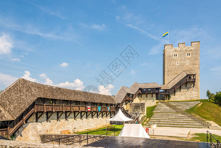与斯洛文尼亚Celje旧城堡木质走廊一起观看Sce图片