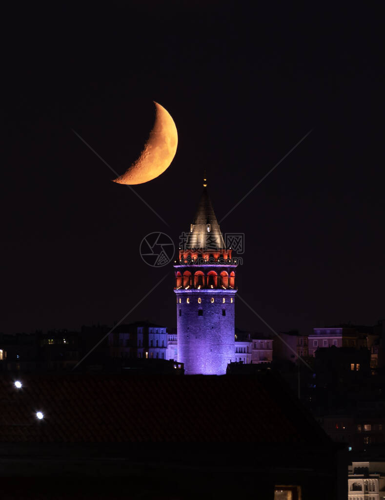 月球在土耳其伊斯坦布尔市加图片