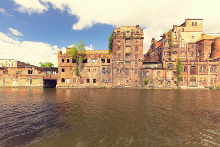 Szczecin奥德拉河上的旧工厂城市历图片