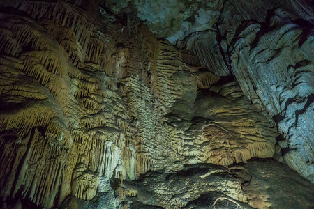溶喀斯特洞穴中的SpeleothemsEmineBairKhosar图片
