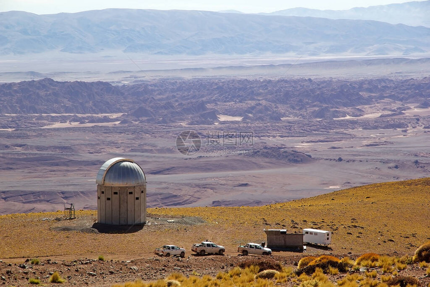 阿根廷普纳阿塔卡马PunadeAtacama与SalarArizaro的天文台阿里扎罗盐沼是阿根廷西北部安第斯山脉的一个大型盐滩图片