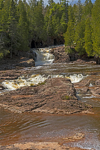 明尼苏达GoooseberryFalls州公园第五瀑布的图片