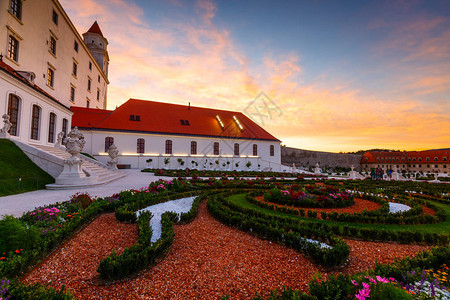 在斯洛伐克布拉迪斯拉发城堡建筑群重建历图片