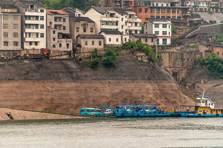 扬泽河西里峡谷图片