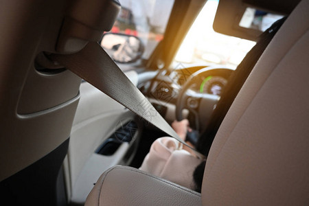 车辆驾驶车厢安全带保护生命免受图片