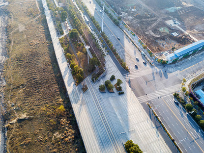 市中心十字路口鸟瞰图图片