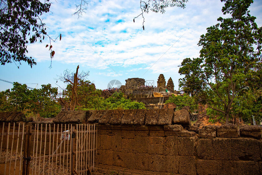 在白天柬埔寨的吴哥窟寺庙图片