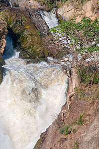 Kunene河的Epupa瀑布的一部分图片