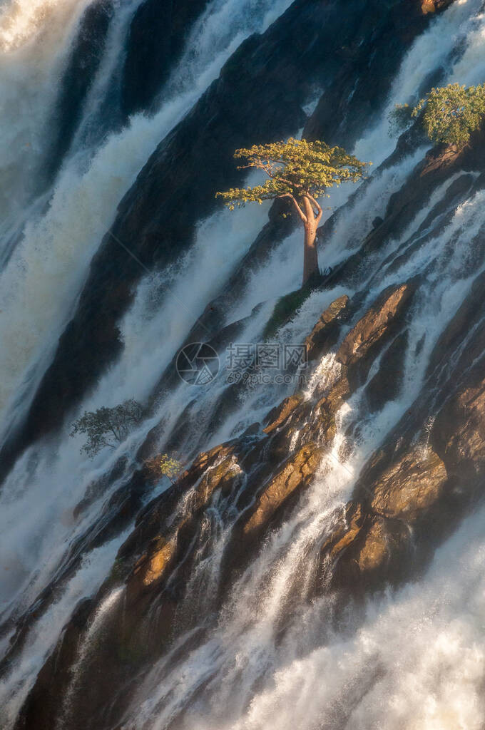 Kunene河Ruacana瀑布中间图片