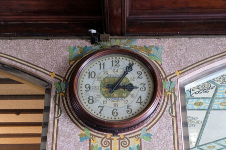 西班牙瓦伦西亚北站的时钟图片