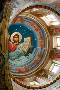 具有圣像和祭坛的东正教图片
