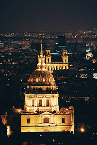 巴黎市天线屋顶景色晚上在法国图片