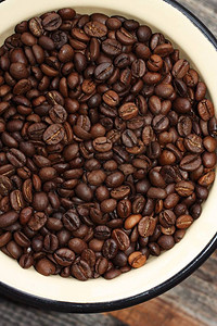 碗里的烤棕色咖啡豆背景图片