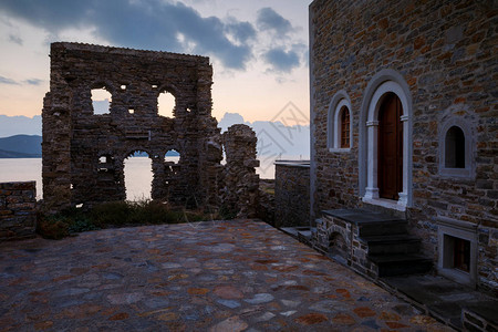 希腊Psara村的历史建筑和一图片