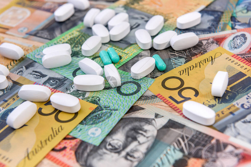 药物和健康费用在多种色的澳洲美元钞票图片