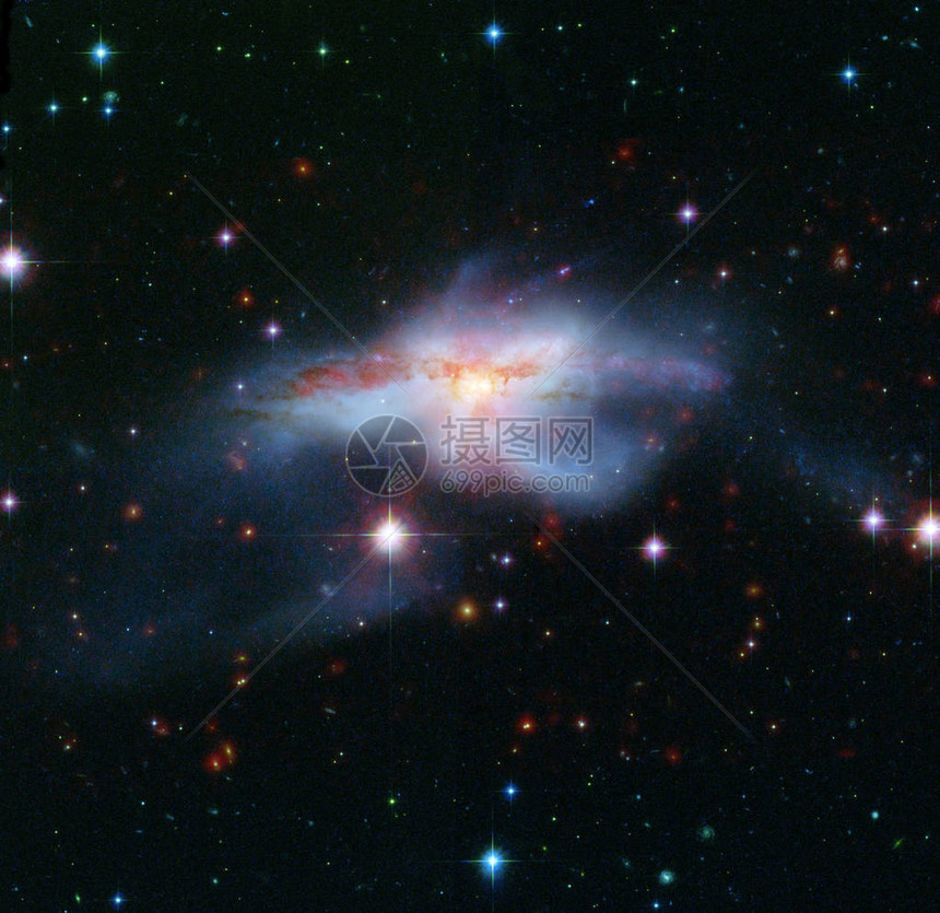 相撞星系对称NGC6240该图像由纳图片
