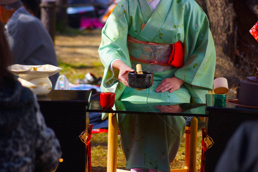 日本衣服和绿茶图片