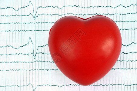 心电图曲线上的心脏图片