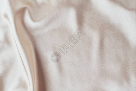 光丝绸背景带折叠纹理图片