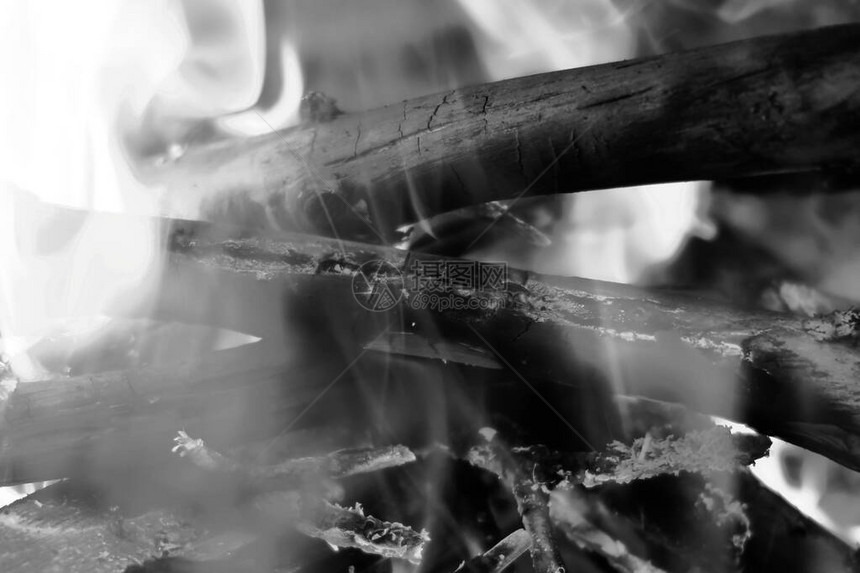 木柴背景黑白的烧柴图片