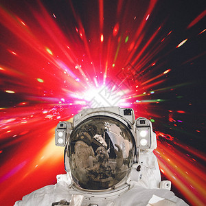 宇宙航员对抗Thw生动的多彩运动飞溅超跳此图像由美国航天图片
