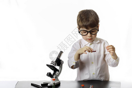 青年科学家化学家儿童职业指导职业选择医生实验室图片