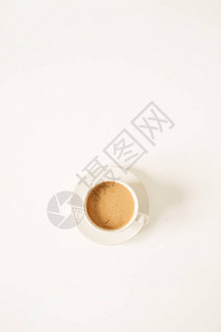 白桌上加牛奶的咖啡杯最低早饭概念弗拉特图片